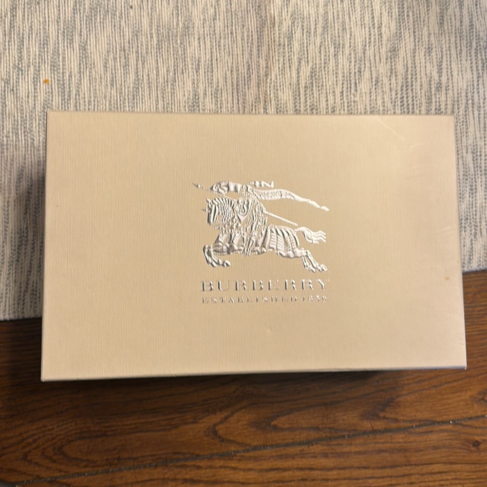 Burberry Flats size 7.5 - Picture 4 of 6